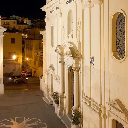 Domus Purpurea Daire