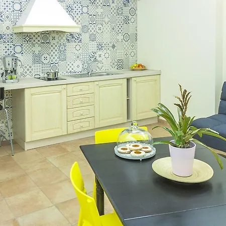 Domus Purpurea Apartment